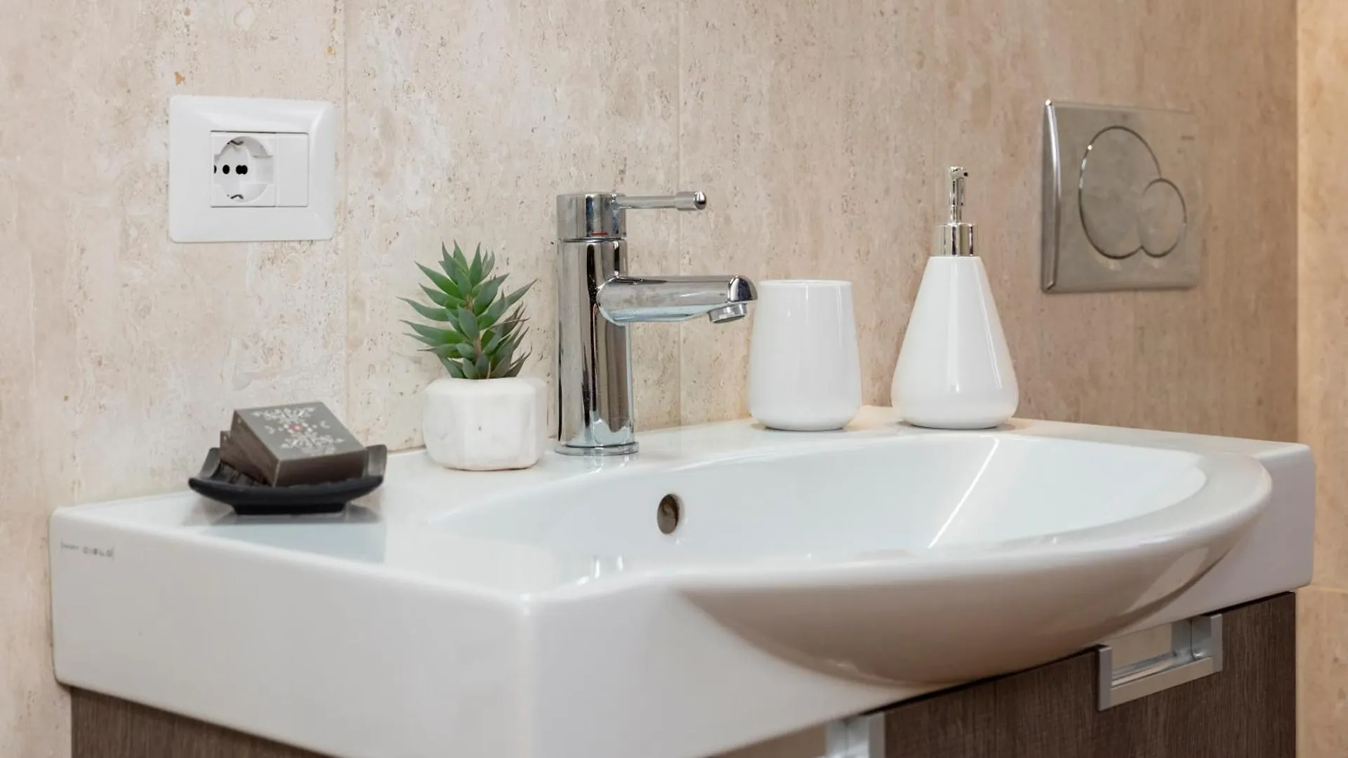 Suite Deluxe In Palazzo Storico - Centro Sassari - Appartamento Alghero Apartment